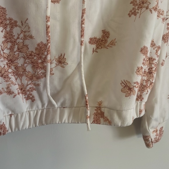 Olivia and Vivian cropped hoodie - Picture 9 of 12